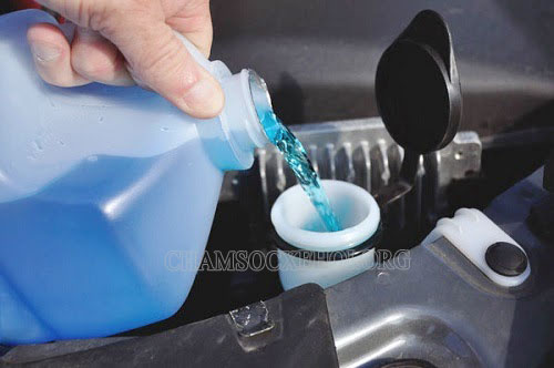 nước rửa kính xe ô tô