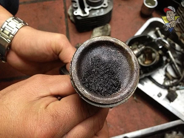 dấu hiệu xe thiếu nhớt
