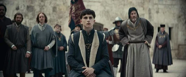 Timothée Chalamet đã có sự thay đổi ngoạn mục trong The King