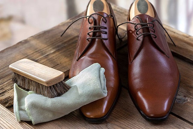 Hướng dẫn các bạn làm sạch giày da sáp hiệu quả