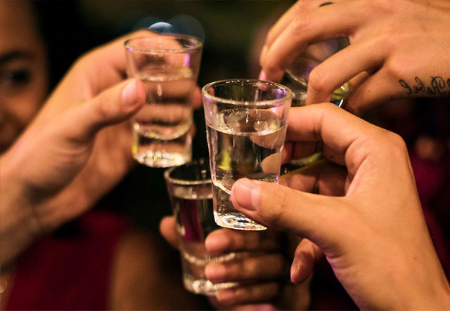 Cách bắt nhịp uống rượu trong văn hóa nhậu Việt Nam
