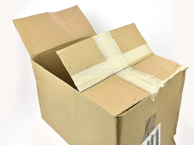 Gấp nắp trên làm đôi rồi dán lại với nhau