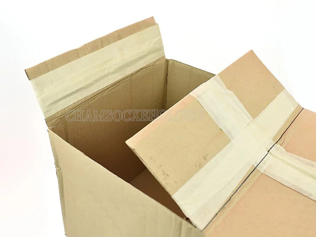 Gấp đôi nắp sau tương tự như làm với nửa trên