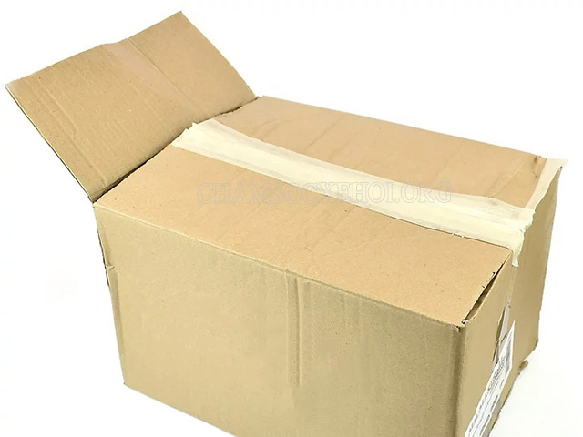 Đóng phần trên của hộp nhưng để lại 1 nắp ngắn