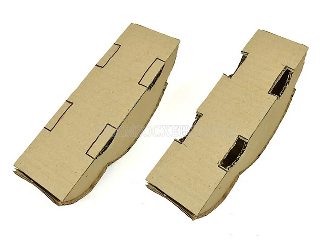 Cách cắt các hình chữ nhật nhỏ ở đáy xe để tạo chỗ cho bánh xe