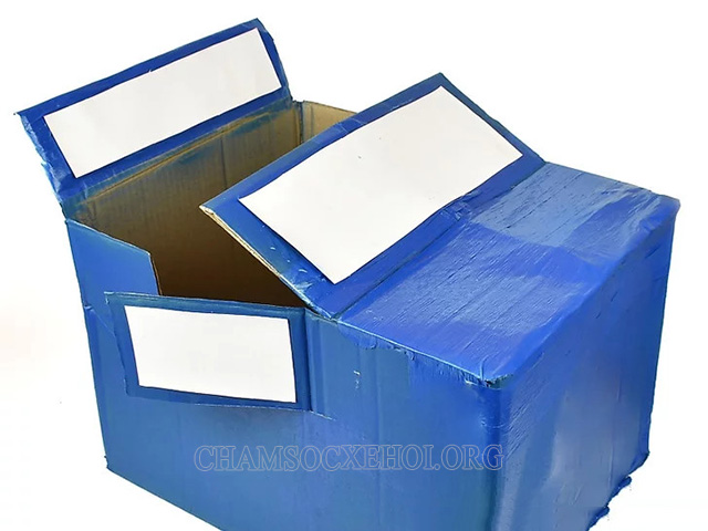 Thêm kính chắn gió và cửa sổ chiếc xe ô tô