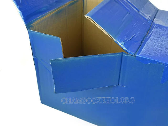 Cắt hoặc vẽ cửa ô tô trên các mặt của hộp