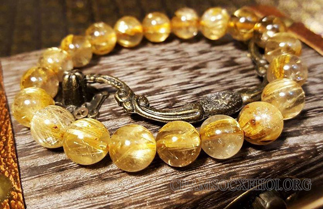 Dùng vòng tay phong thủy là cách đơn giản để giải vận xui