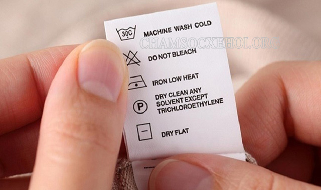 Đọc kỹ nhãn mác quần áo để xem cách giặt sấy chuẩn nhất