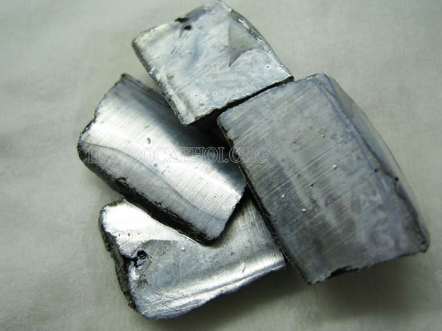 Kali là kim loại dễ bị oxi hóa nhất