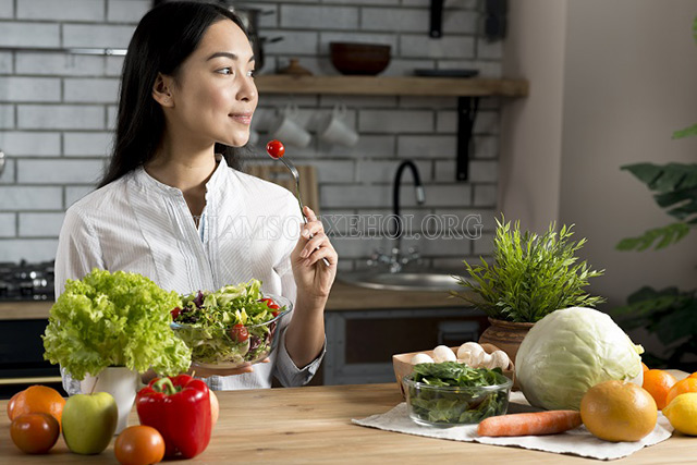 Xây dựng chế độ ăn uống lành mạnh, tăng cường nhiều rau quả