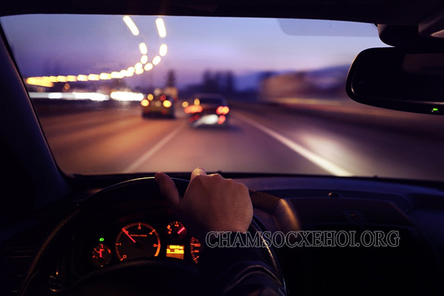Cẩn thận lái xe vào 2 thời điểm nguy hiểm sáng (từ 4-6 giờ) và chập tối (từ 17-19 giờ)