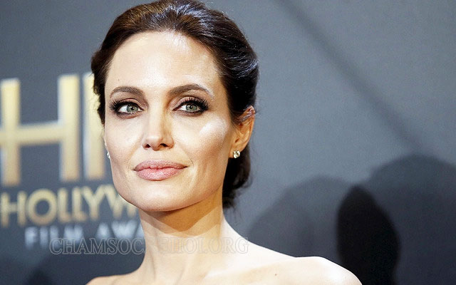 Cuộc đời đầy thăng trầm của “bà mẹ 6 con” Angelina Jolie 